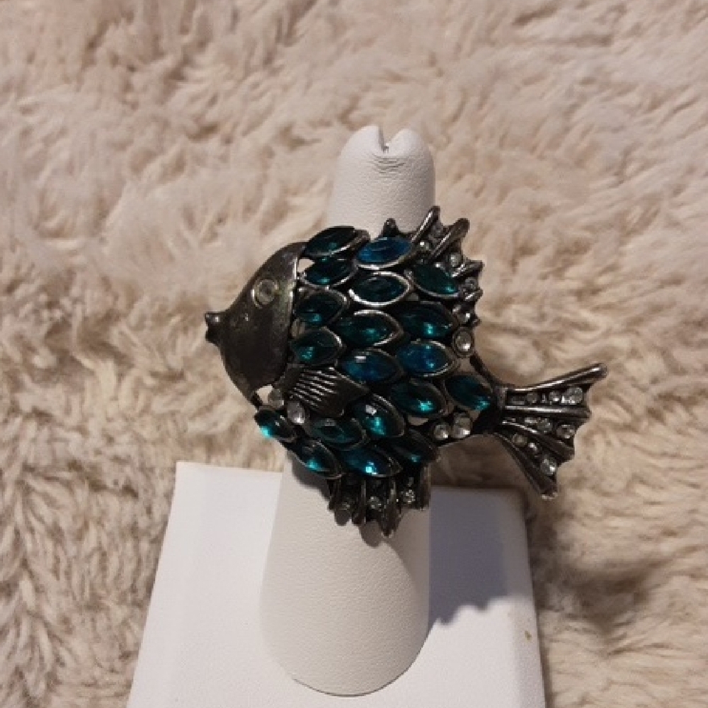 Elegant Fish-Shaped Brooch with Blue and Silver Accents